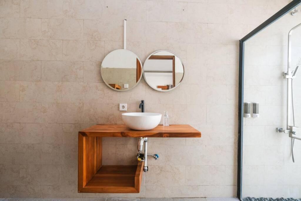 Kiki Village Bathtub Canggu  Exterior photo