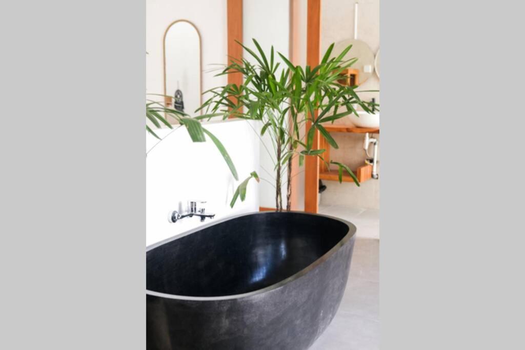 Kiki Village Bathtub Canggu  Exterior photo