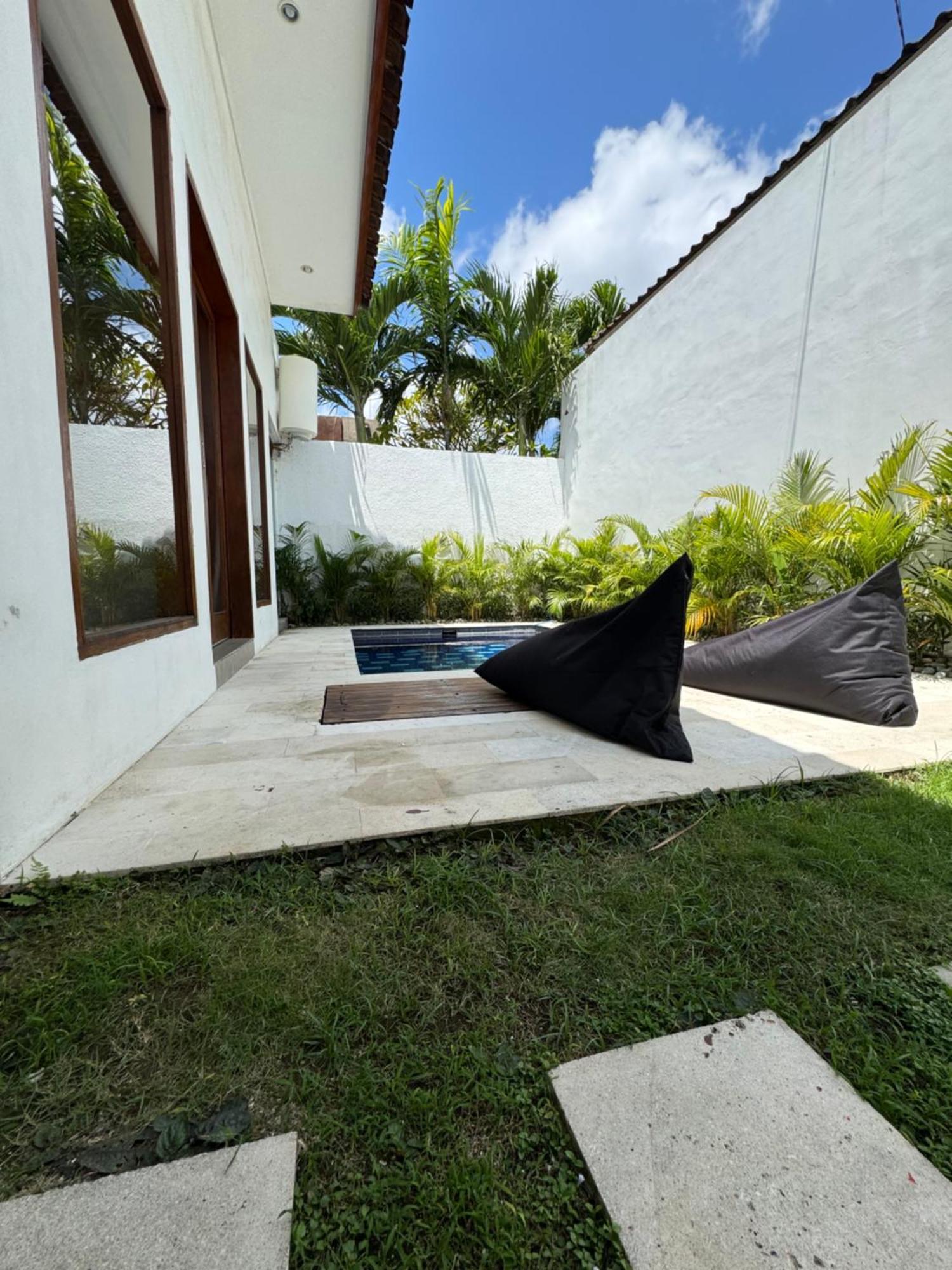 Kiki Village Bathtub Canggu  Exterior photo